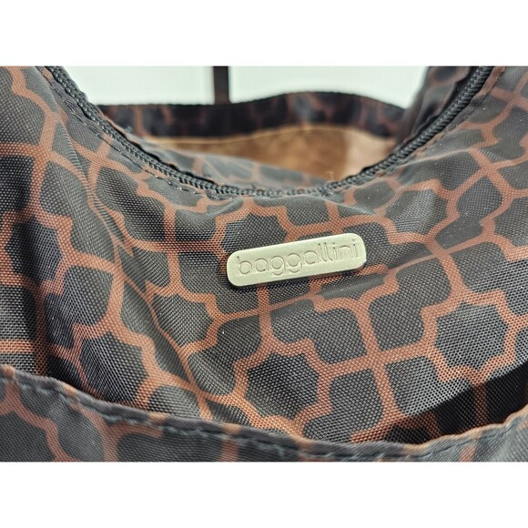 Baggallini Brown Geometric Lightweight Canvas Crossbody Purse Shoulder Bag EUC - Picture 4 of 15